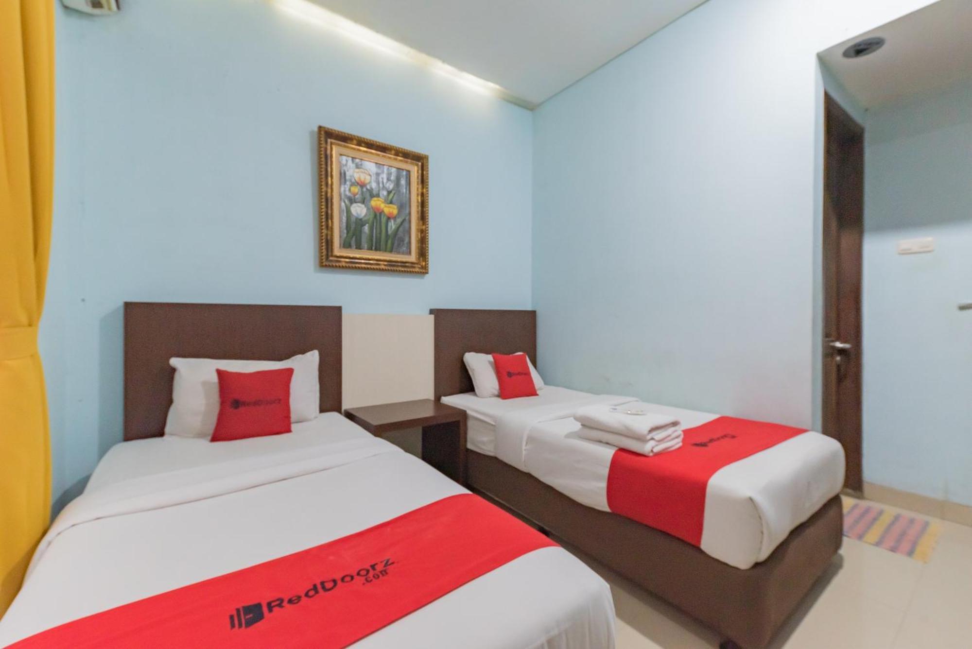 Reddoorz At La Mega Near Pasar Pagi Cirebon Hotel Kültér fotó