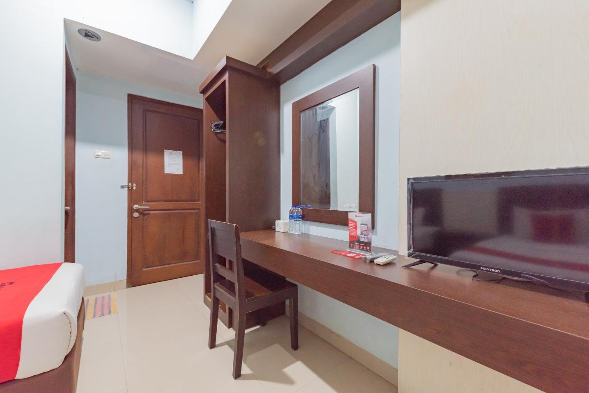 Reddoorz At La Mega Near Pasar Pagi Cirebon Hotel Kültér fotó