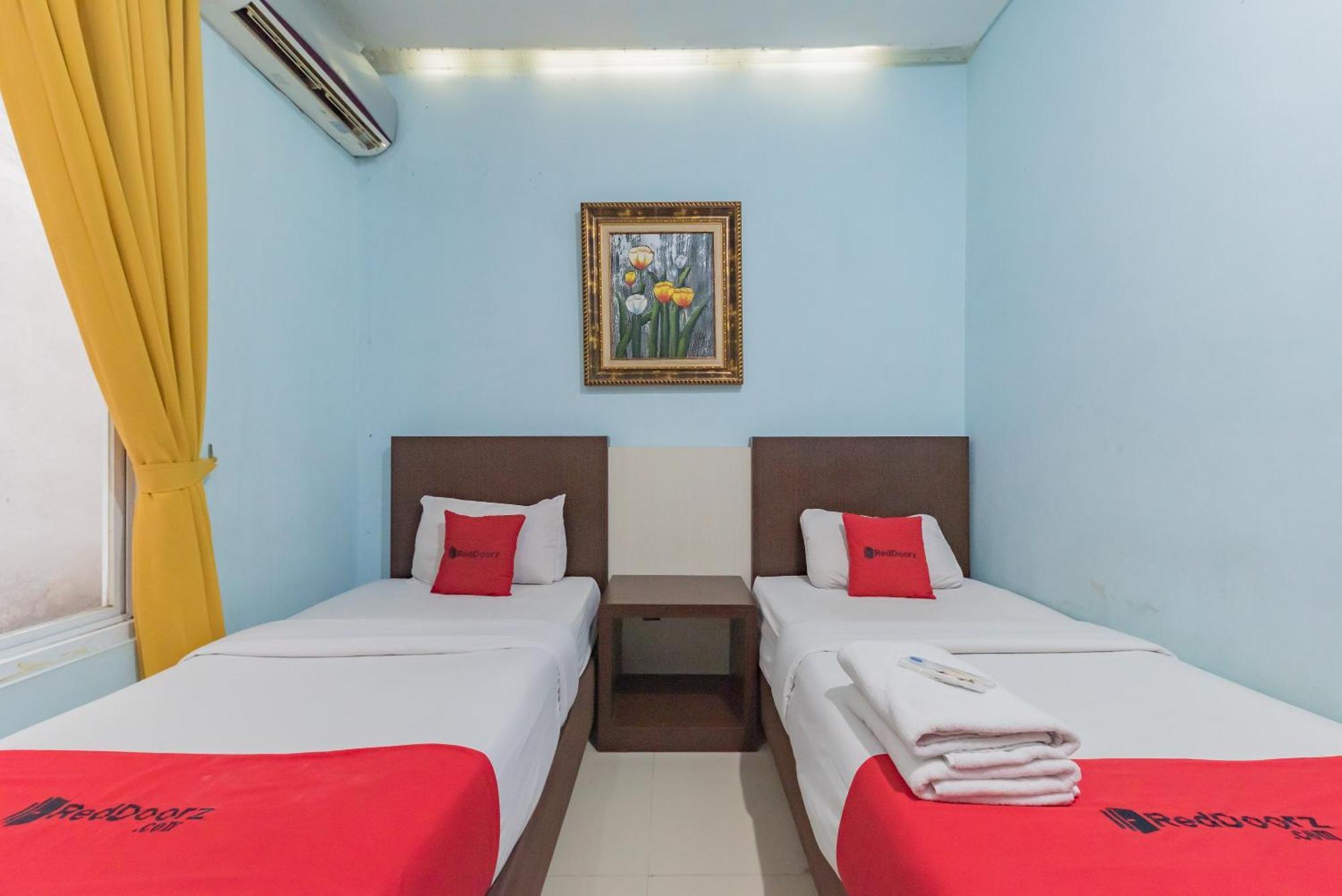 Reddoorz At La Mega Near Pasar Pagi Cirebon Hotel Kültér fotó