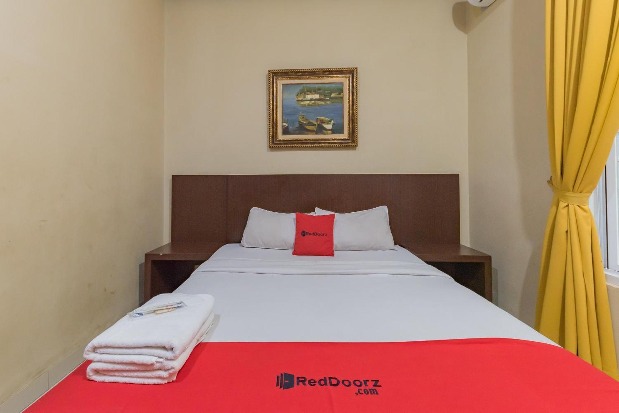 Reddoorz At La Mega Near Pasar Pagi Cirebon Hotel Kültér fotó