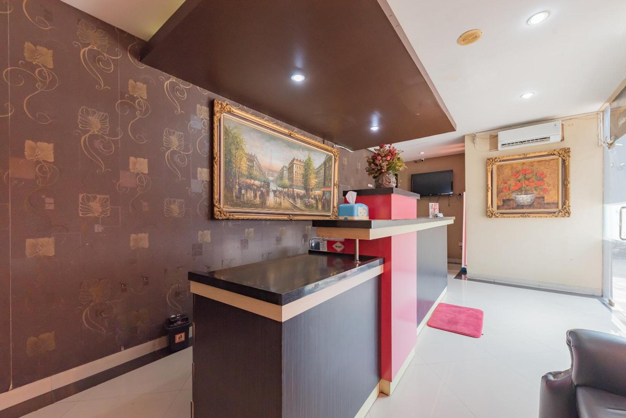 Reddoorz At La Mega Near Pasar Pagi Cirebon Hotel Kültér fotó