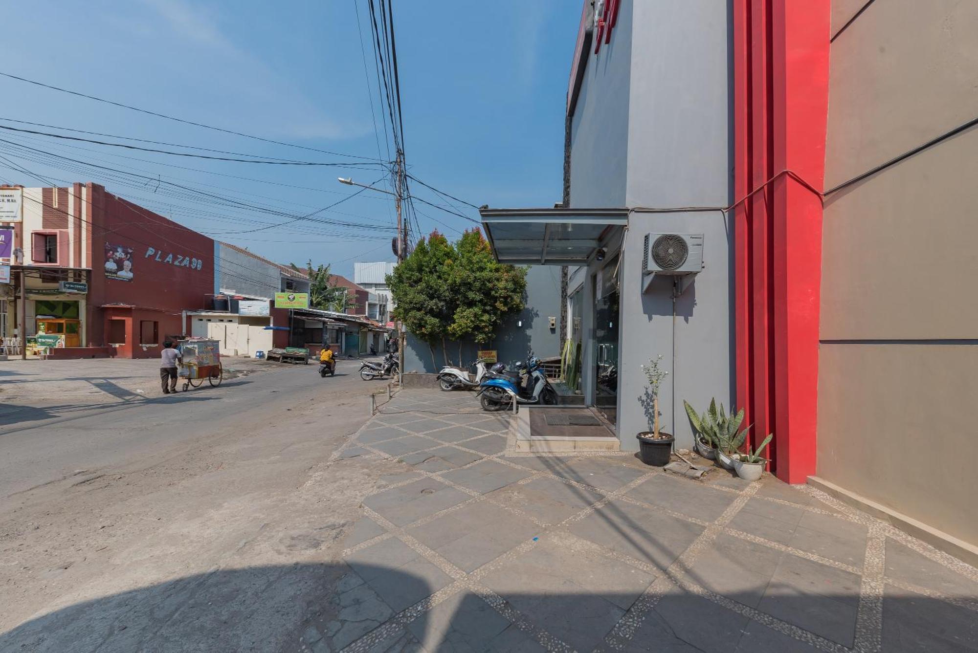 Reddoorz At La Mega Near Pasar Pagi Cirebon Hotel Kültér fotó