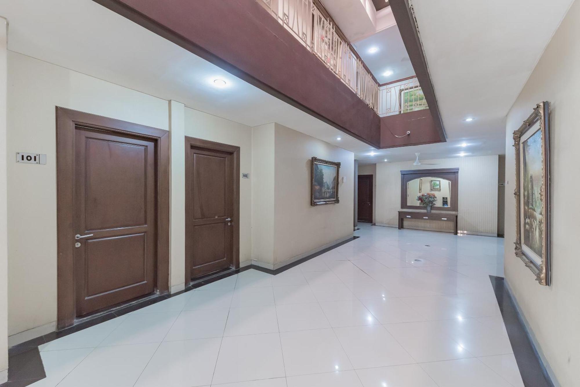 Reddoorz At La Mega Near Pasar Pagi Cirebon Hotel Kültér fotó
