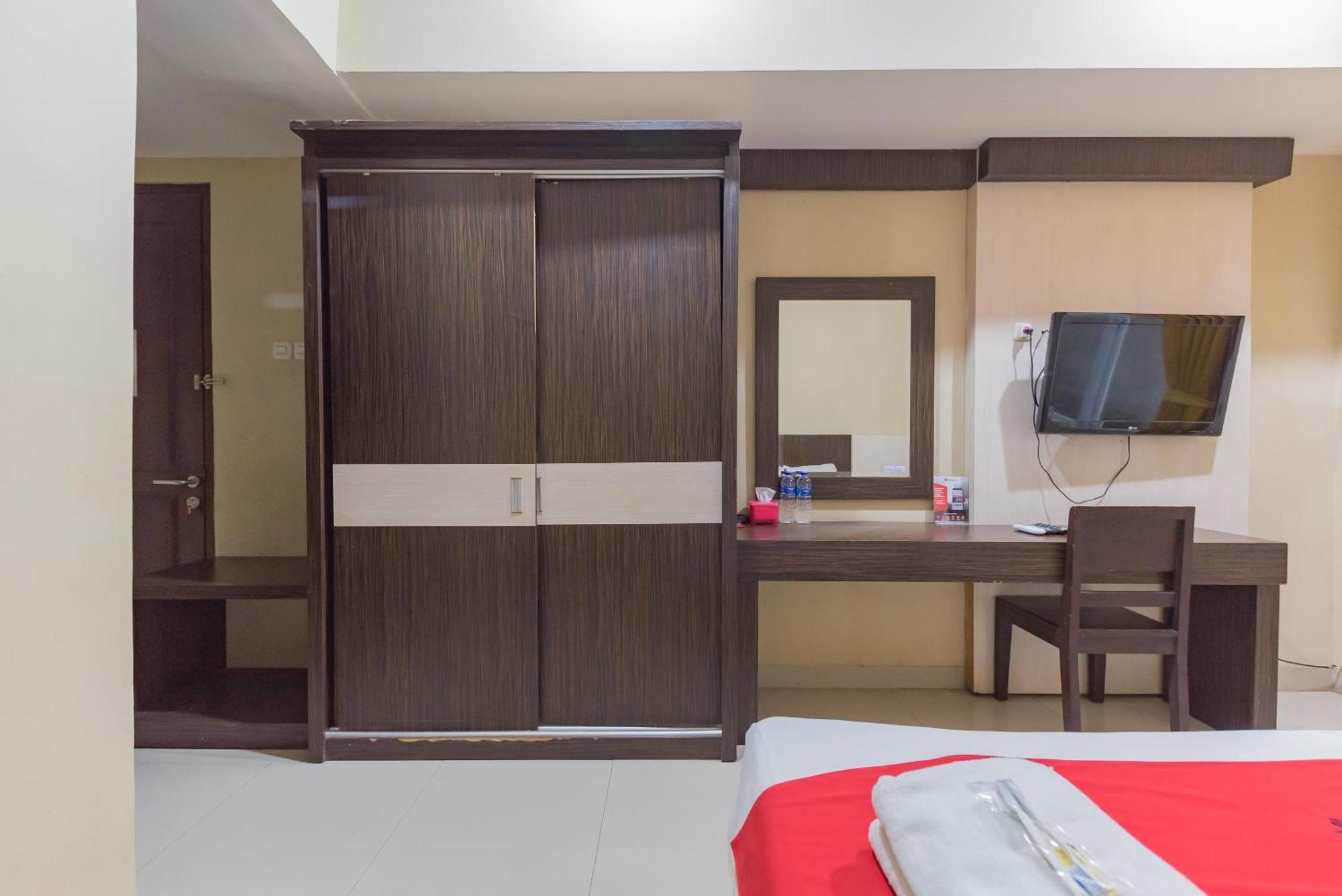 Reddoorz At La Mega Near Pasar Pagi Cirebon Hotel Kültér fotó