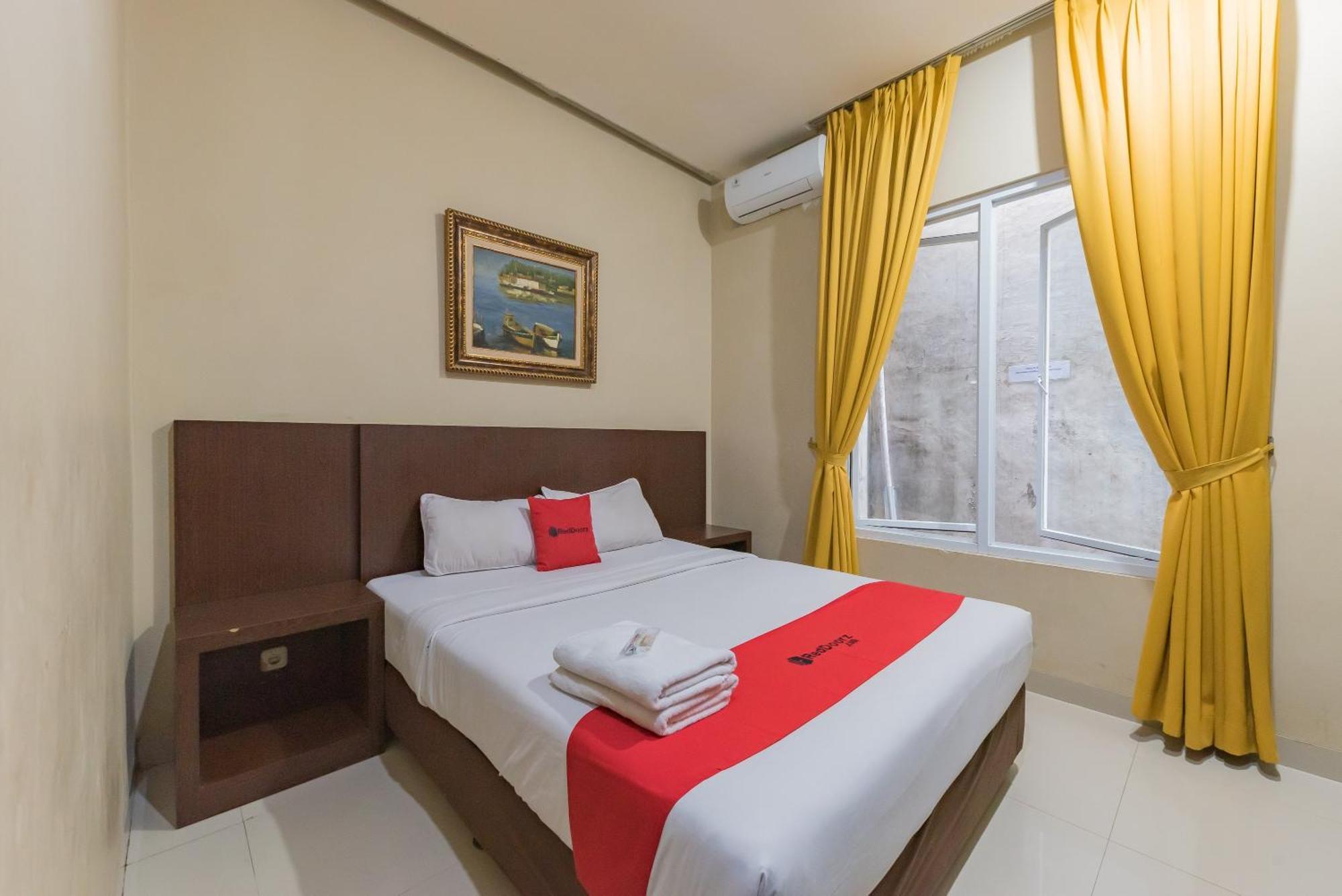 Reddoorz At La Mega Near Pasar Pagi Cirebon Hotel Kültér fotó