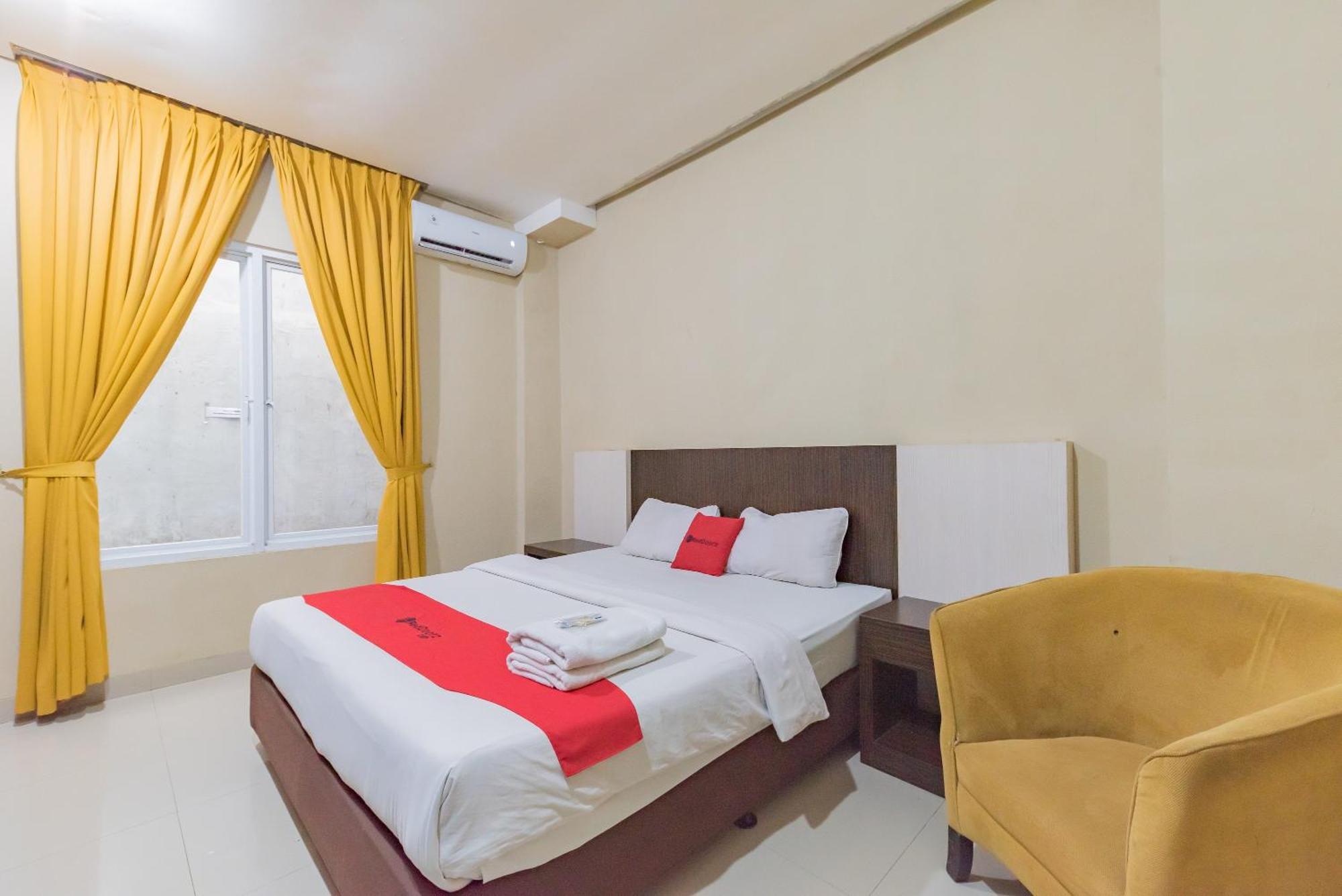 Reddoorz At La Mega Near Pasar Pagi Cirebon Hotel Kültér fotó