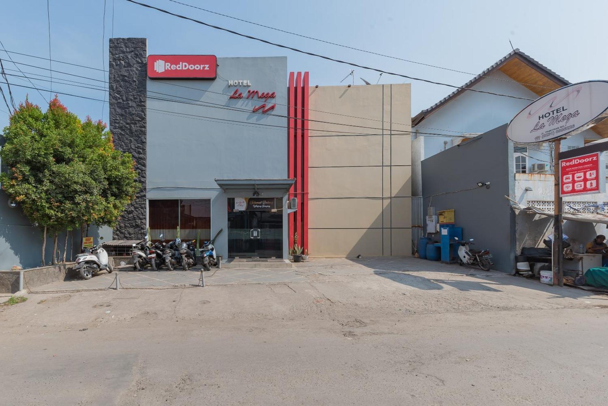Reddoorz At La Mega Near Pasar Pagi Cirebon Hotel Kültér fotó