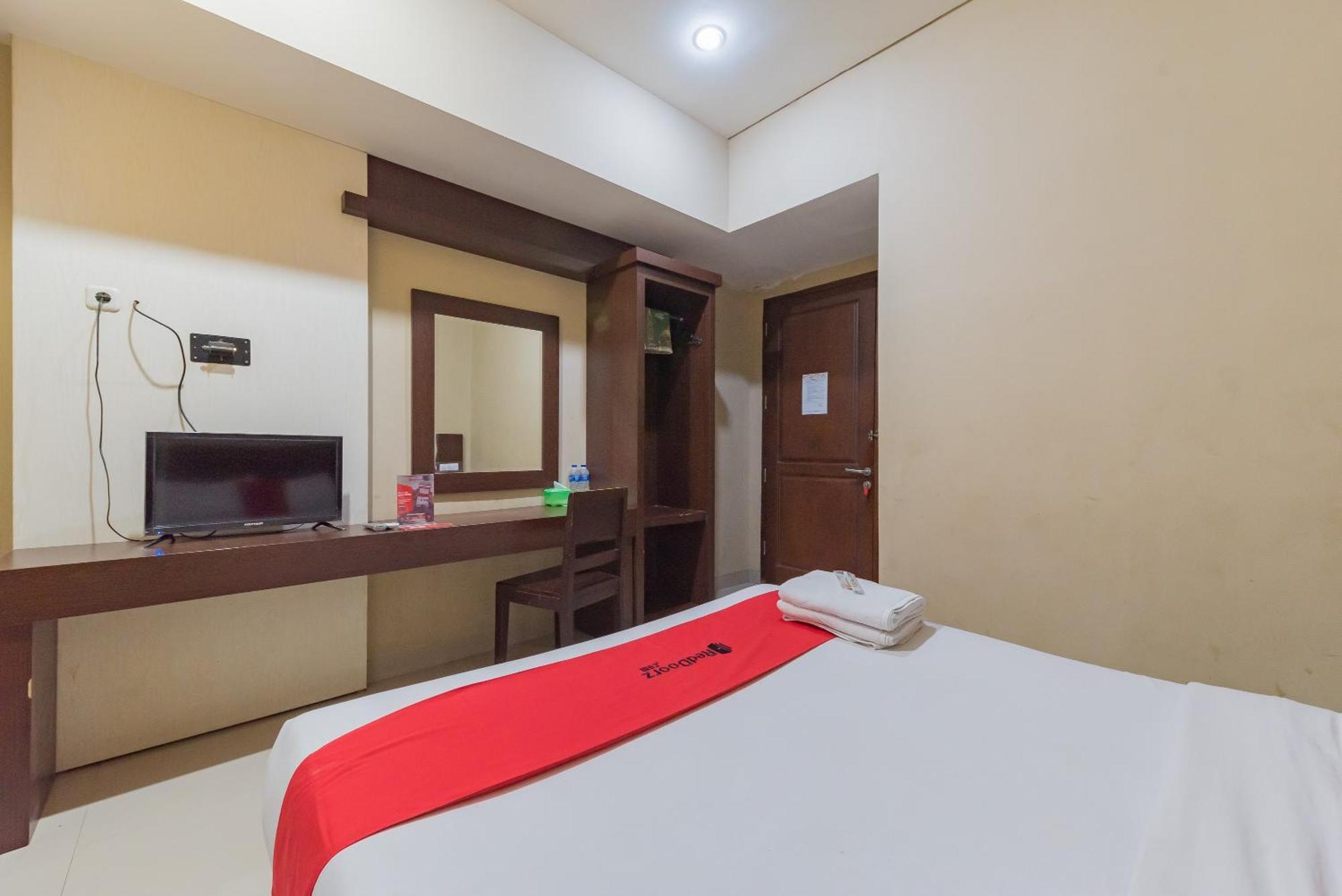 Reddoorz At La Mega Near Pasar Pagi Cirebon Hotel Kültér fotó